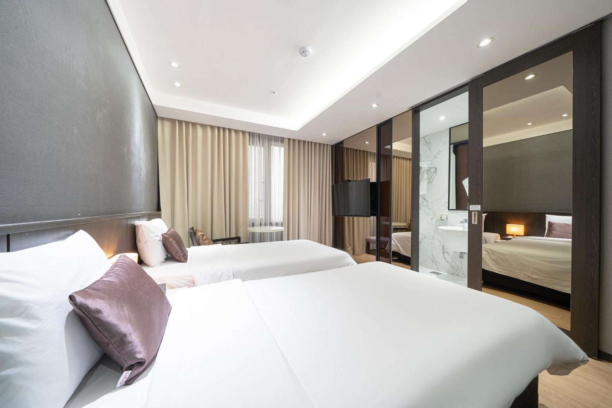 Ramada By Wyndham Yongin Hotel Ngoại thất bức ảnh